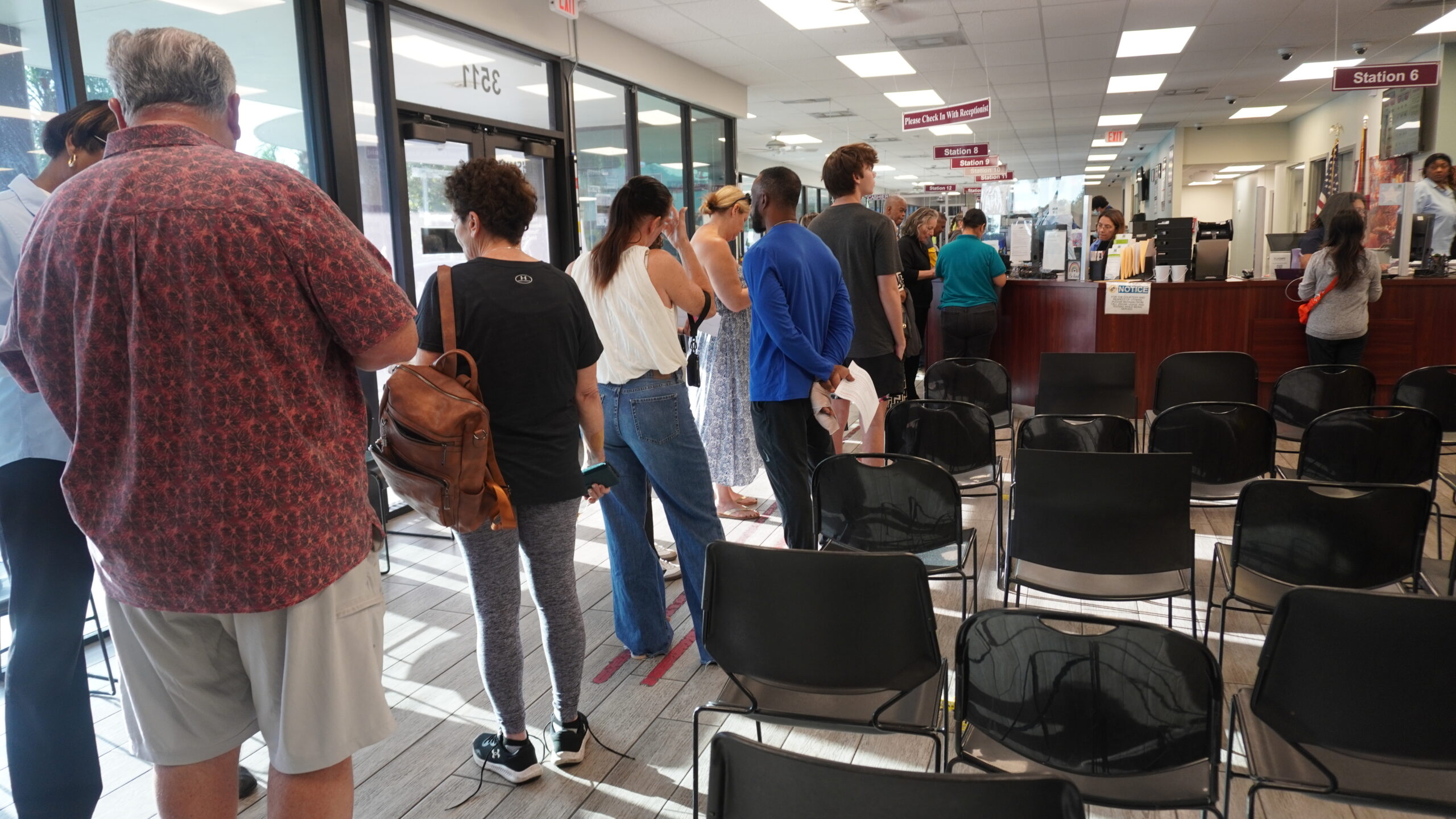 A long line at a drivers license location to represent the issues with selling appointments.