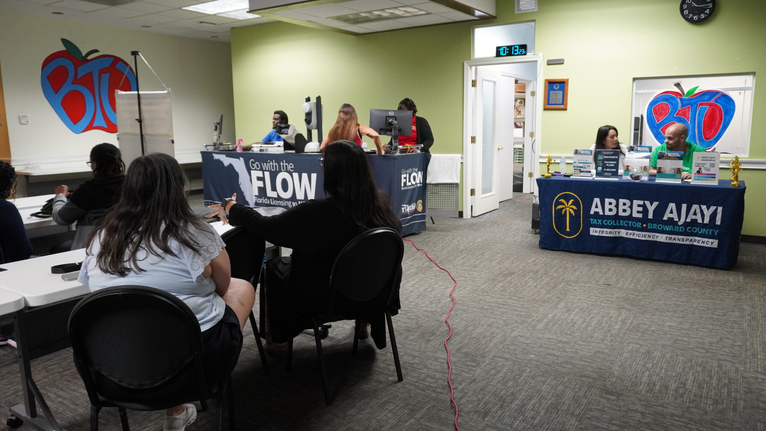 Image from Flow event where people were educated on Driver license services.